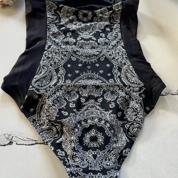 DKNY Bandeau swimsuit - Picture 3 of 6